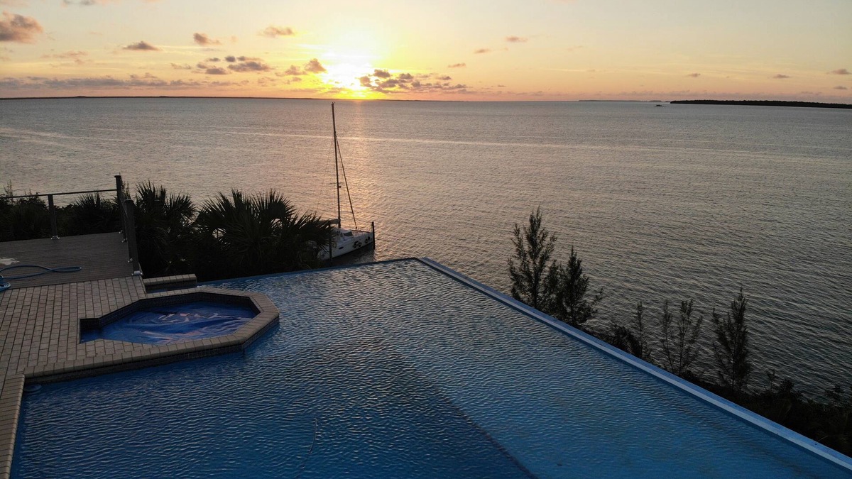 Green Turtle Cay House | Oceanfront Estate with Infinity Pool