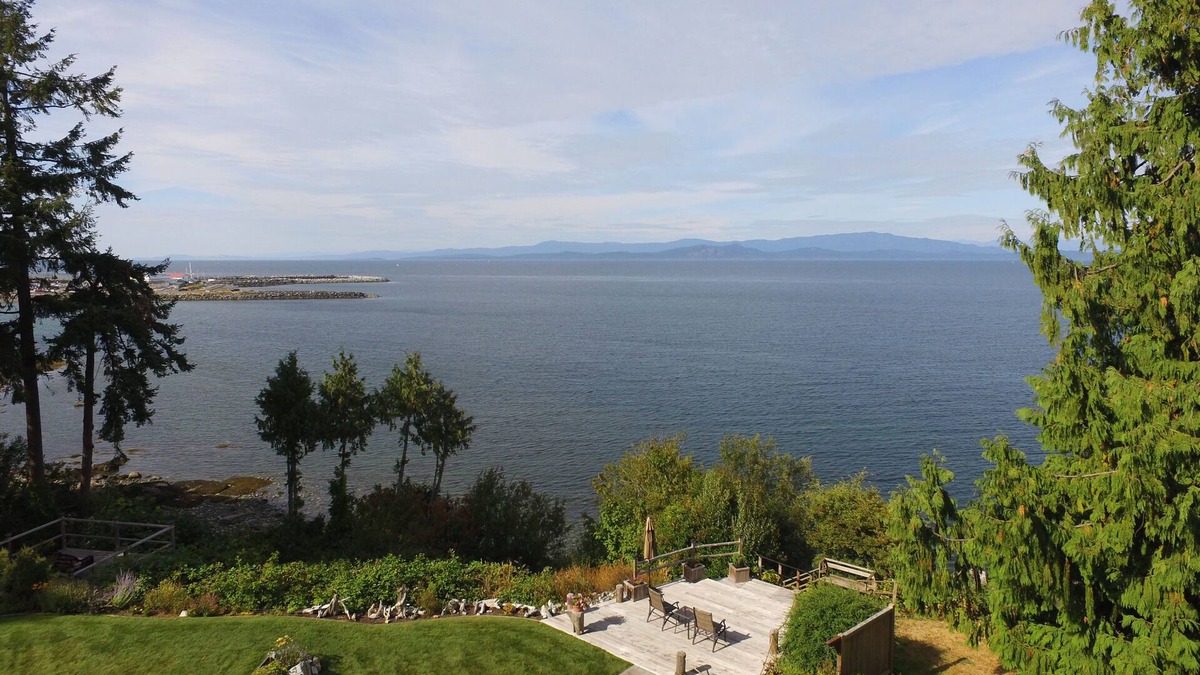Regional District of Nanaimo House | Oceanfront/Fabulous Views/Sunrise/Eagles - Parksville BC