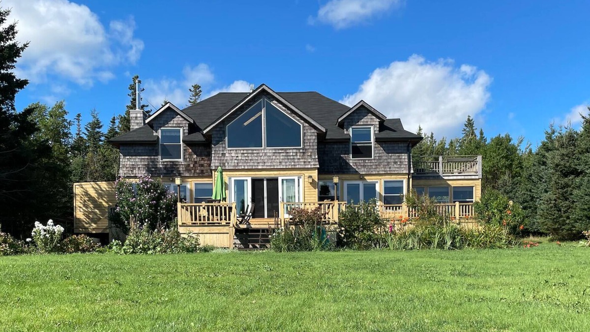 Red House House | Oceanfront family vacation home on peaceful Howe Bay