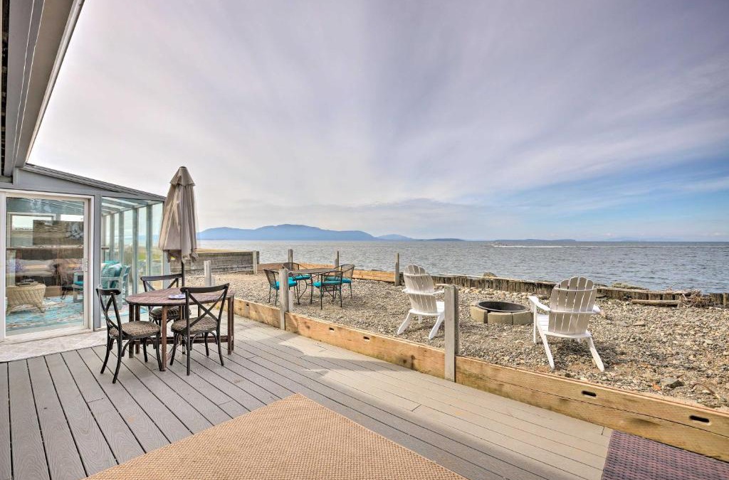 Ferndale House | Oceanfront Ferndale Oasis with Fire Pit, Grill!