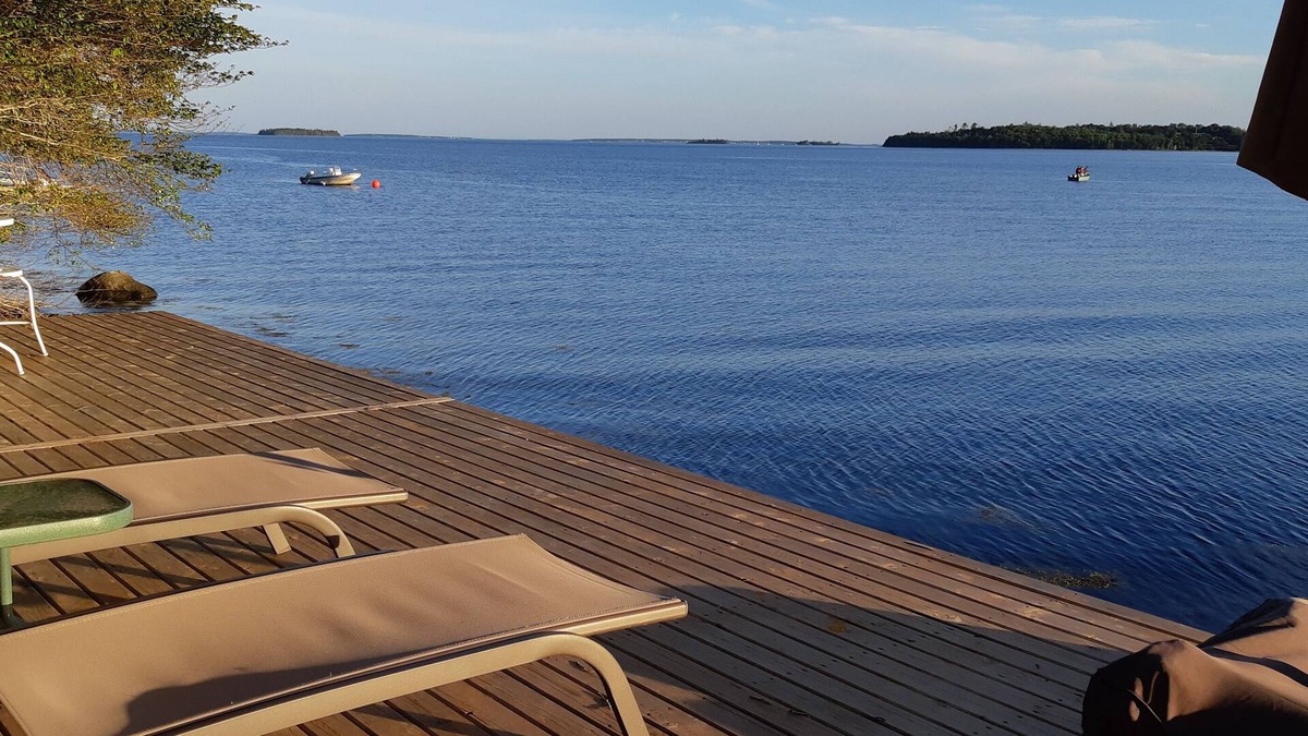 Chester Cottage | Oceanfront Garden Cottage - Gateway to Attractions & Towns. Private Cove Mooring