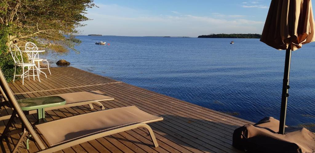 Chester House | Oceanfront Garden Cottage - Gateway to Attractions and Towns, Private Cove Mooring