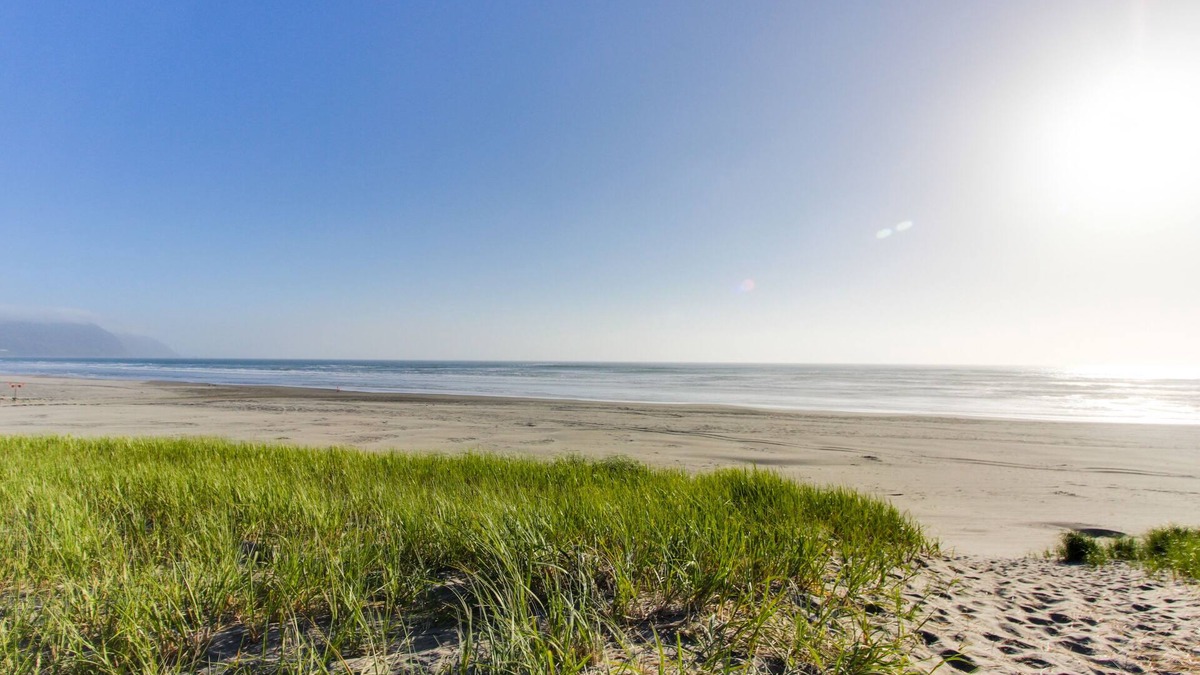 Gearhart Condo | Oceanfront getaway close to Gearhart Golf Links , no pets