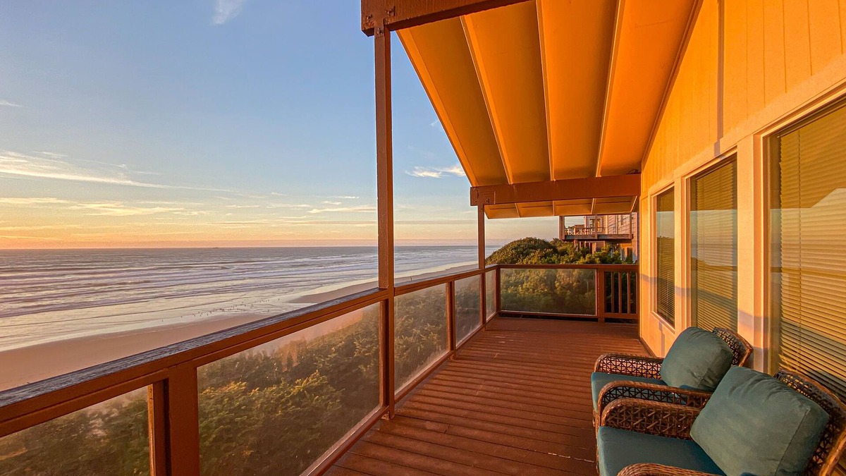 South Beach House | Oceanfront Home with Private Deck & Water Views, Full Kitchen, Free WiFi