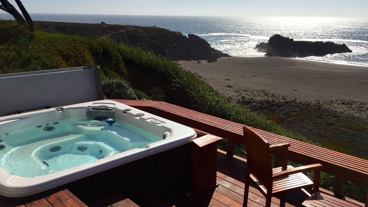 Bodega Bay Cottage | Oceanfront - Hot Tub - Newly Remodeled Cottage