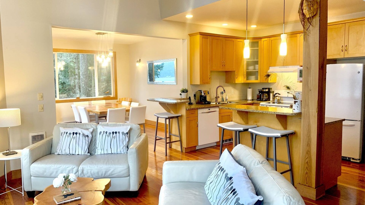 East Sooke House | Oceanfront House on 3 Acres with Hot Tub and Private Beach and Dock