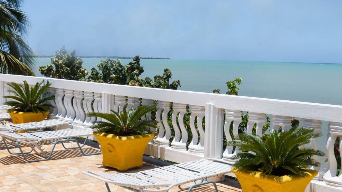 Black River House | Oceanfront family Villa