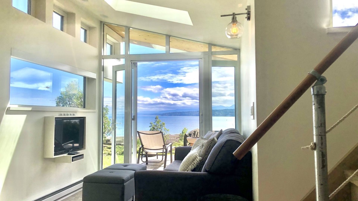 Denman Island House | Oceanfront Luxury Guest Suite and Sauna in a Rustic Natural setting