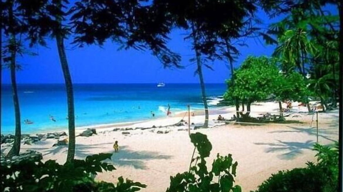 Kahaluu Bay Condo | Oceanfront Luxury Condo Closest to Beach
