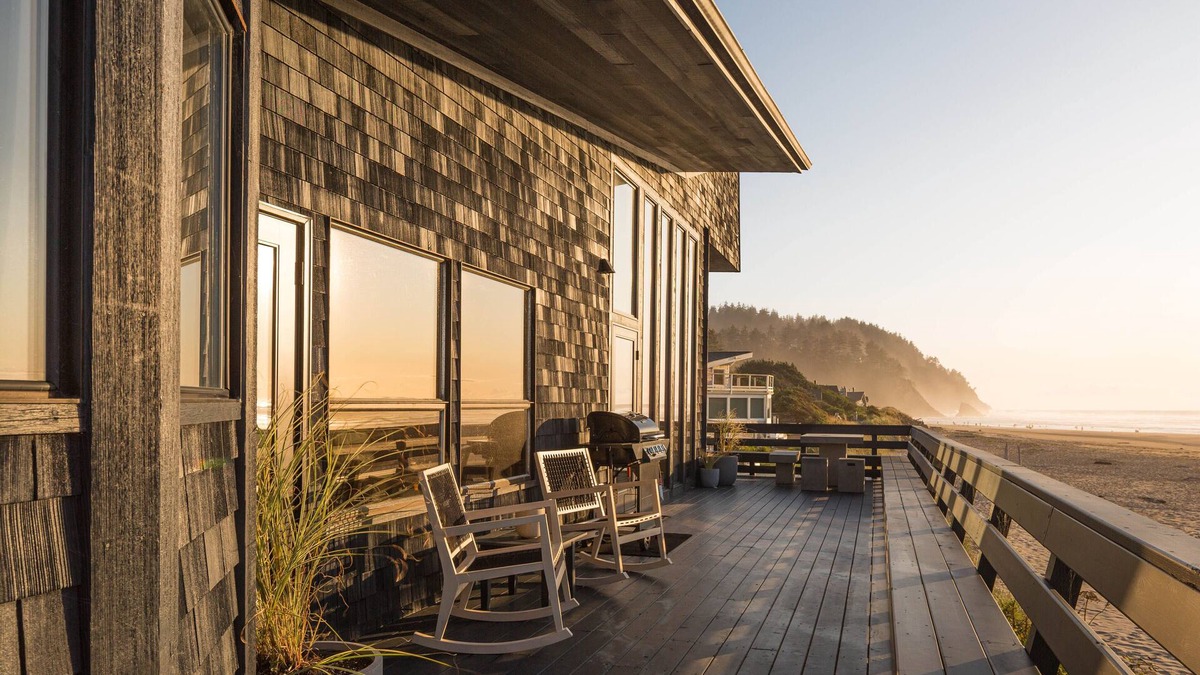 Neskowin House | Oceanfront luxury home w/private hot tub, chefs kitchen and spectacular views