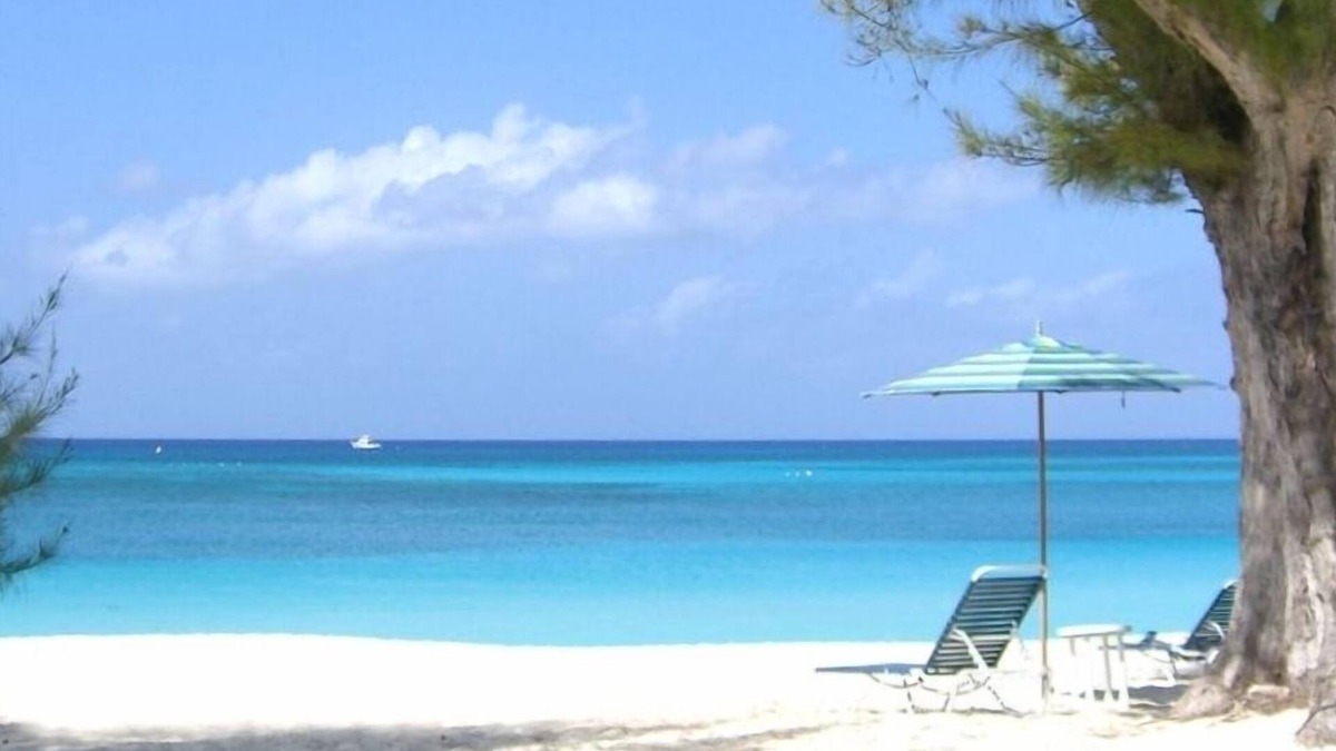 Seven Mile Beach Condo | Oceanfront Luxury Villa, Seven Mile Beachnn