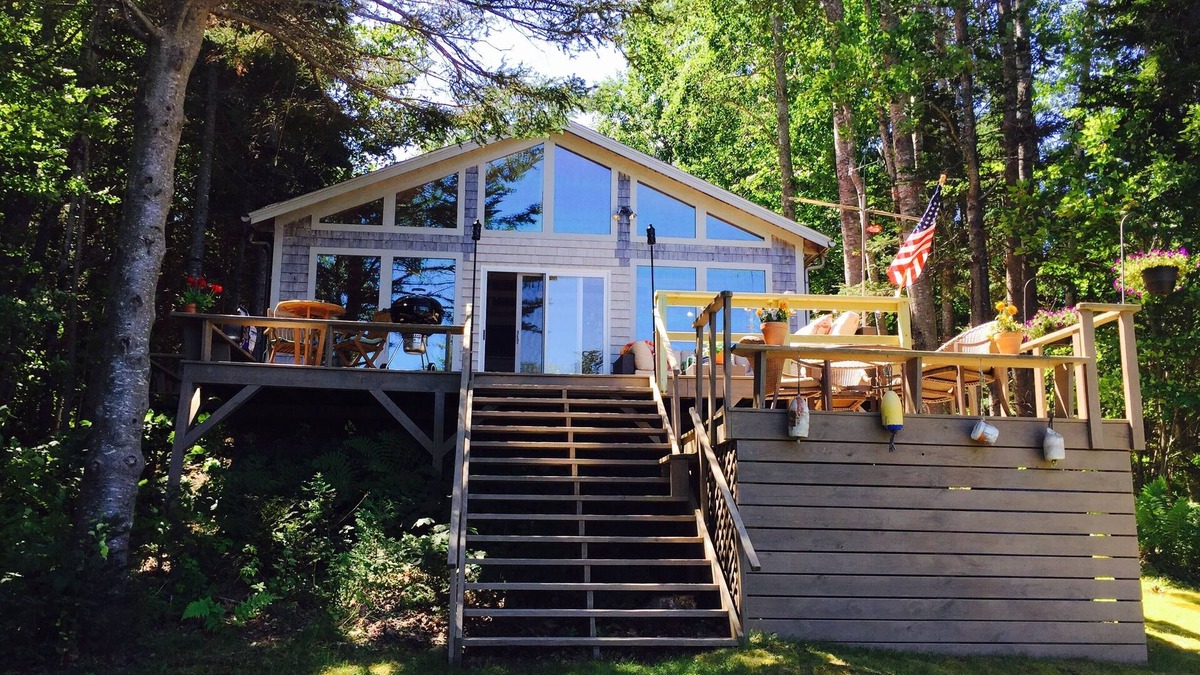 Hancock House | Oceanfront Maine Acadia Cottage