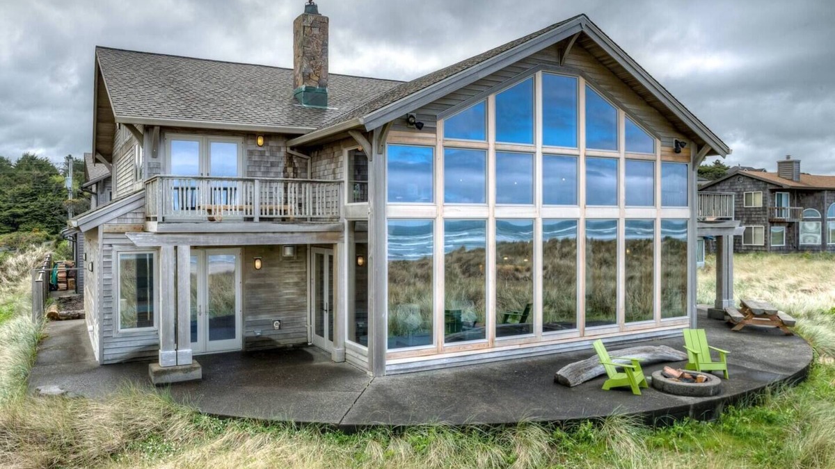 Manzanita House | Oceanfront Manzanita!
