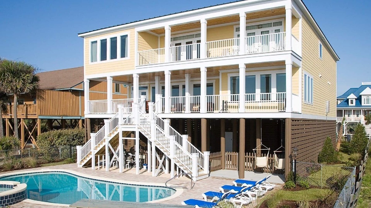 Long Bay Estates House | Oceanfront Myrtle Beach Home - Sleeps 26. 8 Bedrooms + 8.5 Bathrooms!