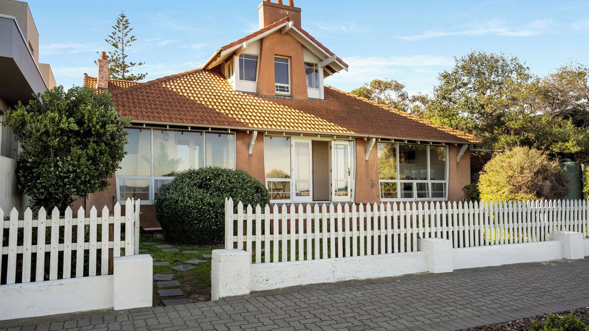 Henley Beach South House | "Oceanfront Oasis: A Tranquil Retreat Steps from the Sea!