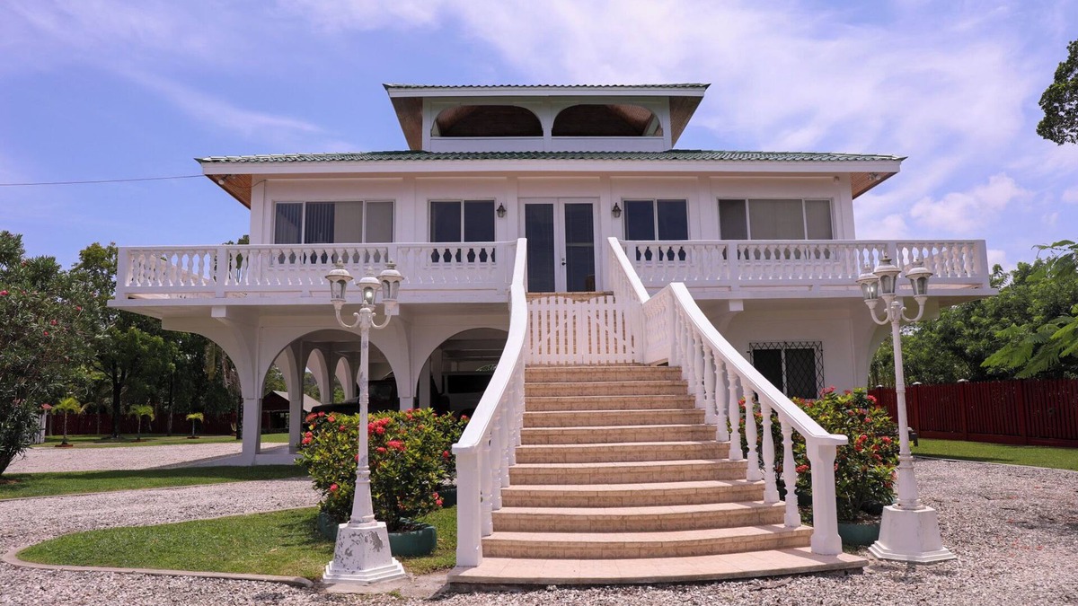 Gales Point House | Oceanfront Oasis with Meditation Tower & Pool