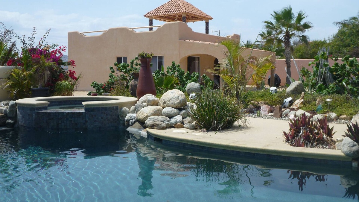 Chimalhuacan House | Oceanfront on secluded beach, pool & palapa