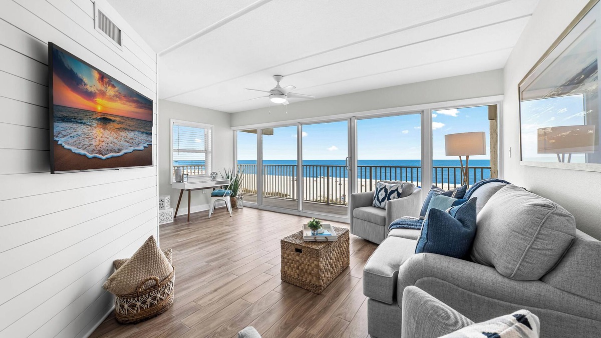 Jacksonville Condo | Oceanfront Penthouse Condo - Beach, Pool, Elevator, & Close to Everything!