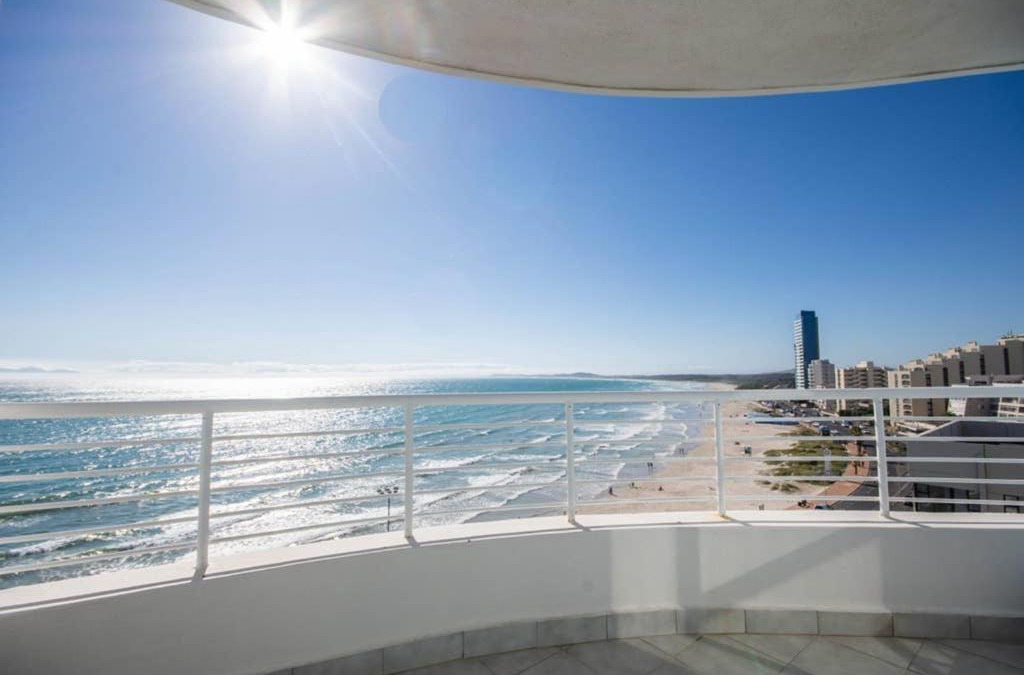 Strand Apartment | Oceanfront Panoramic Beach View