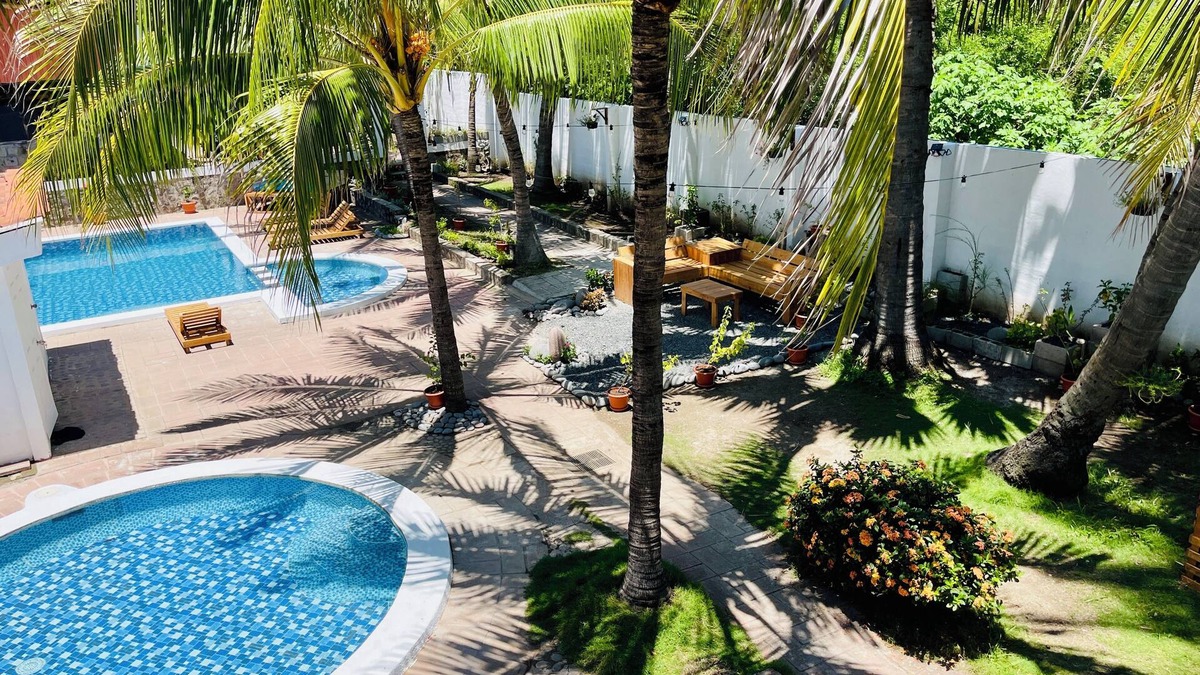 La Libertad Hotel | Oceanfront paradise steps away from the surf, in Surf City La Libertad.
