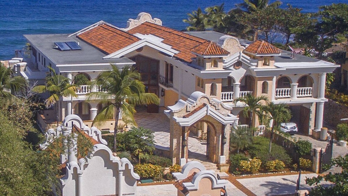 Cabrera Villa | Oceanfront Private 10 Bedroom Villa perfect Wedding/family/friends reunions,