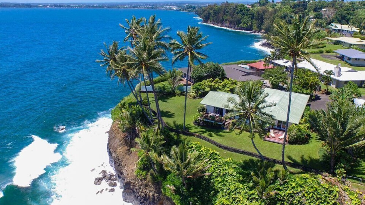 Hilo House | Oceanfront Promontory w/Stunning Views & Luxury Accommodations. Walk to Beach!