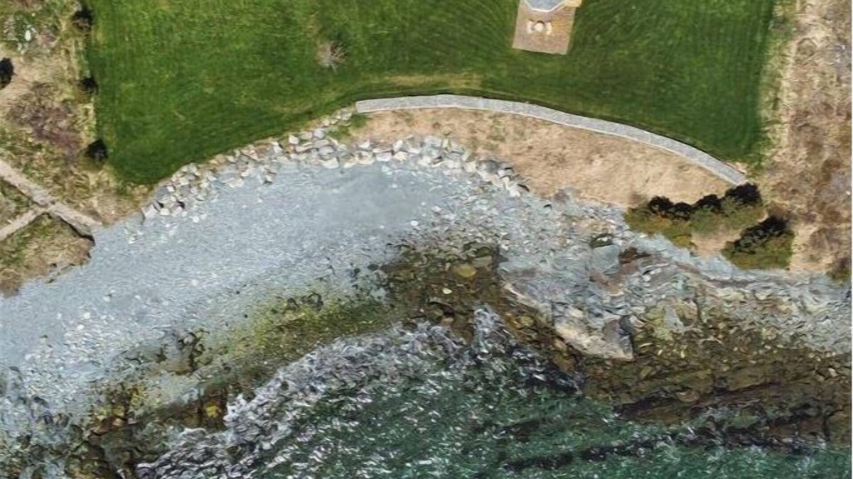 Bay Roberts House | Oceanfront property with shoreline access; main floor master with ensuite.