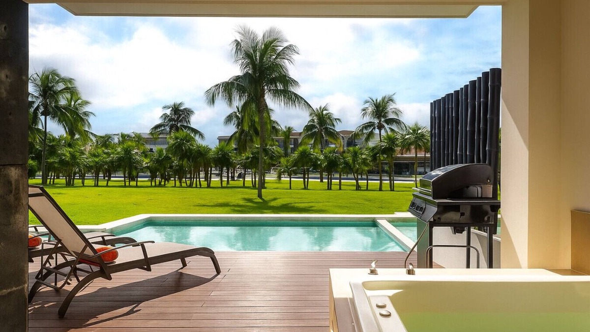 Luis Donaldo Colosio Apartment | Oceanfront resort, walkout pool, Mareazul. La Casa Bonita