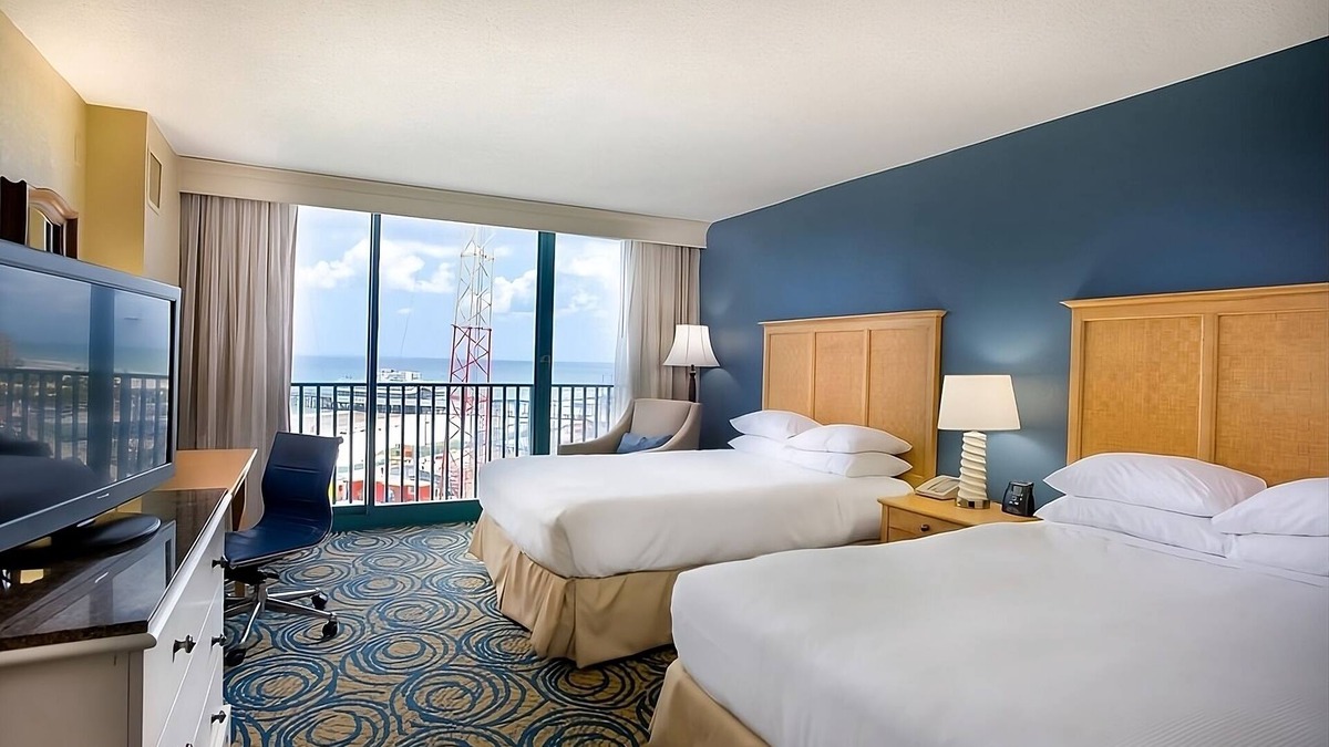 Brush - Stewarts Hotel | Oceanfront Resort w/Sparkling Pool, Gym & Volleyball Court! Near the Beach!