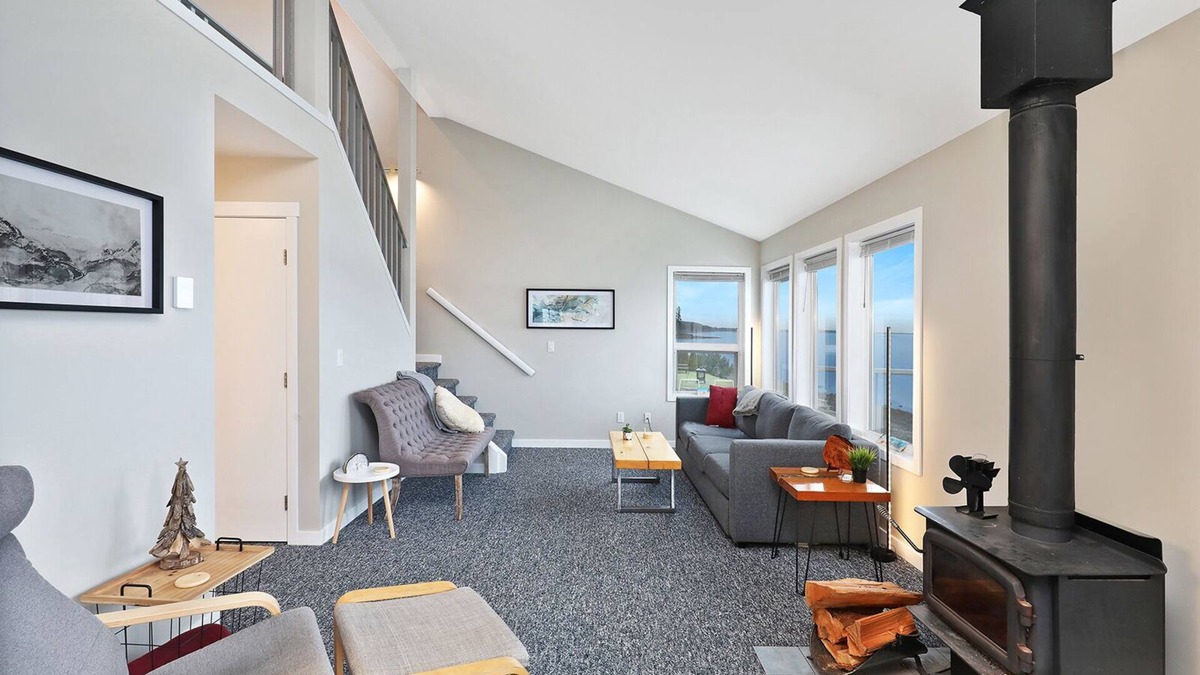 Buckley Bay House | Oceanfront Retreat in Buckley Bay