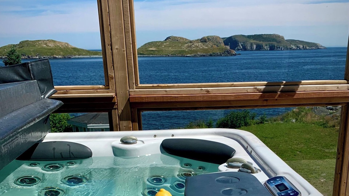 Burnt Cove House | Oceanfront retreat with hot tub!