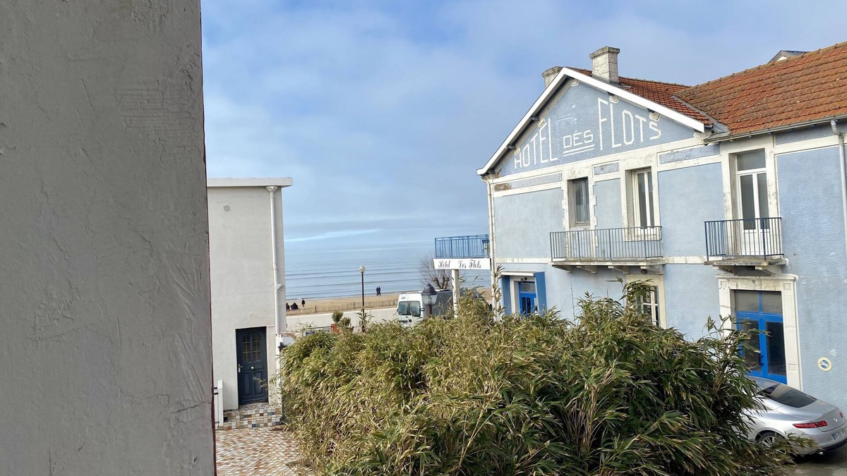 Chatelaillon-Plage Apartment | Oceanfront studio