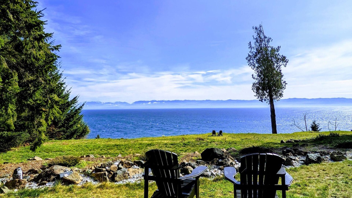 Shirley Cottage | Oceanfront, sauna, soaker tub, outdoor shower, private, fireplace, BBQ, adults.