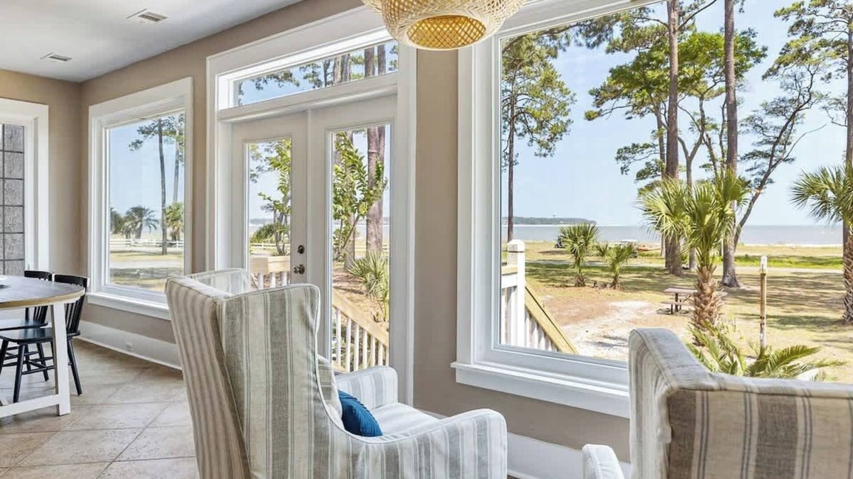 Melrose on the Beach House | Oceanfront Sea Horse Cottage with Pool