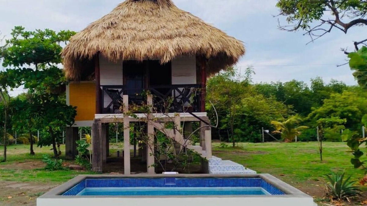 Leon Cottage | Oceanfront Studio Escape with Plunge Pool at Playa Tesoro