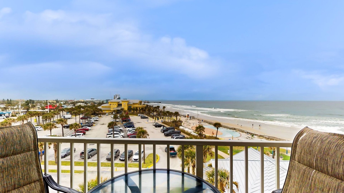 Lenox Park Apartment | Oceanfront studio with balcony, pool, hot tub, beach access & ideal location