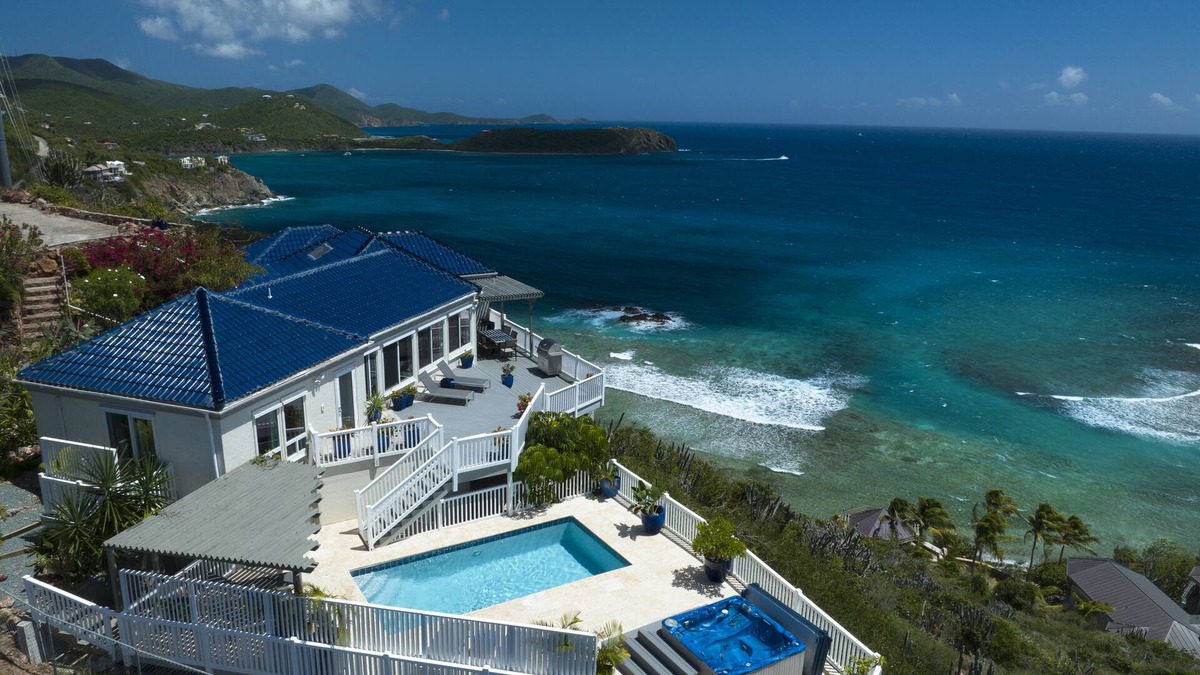 Hart Bay Villa | OCEANFRONT, STUPENDOUS SUNRISE TO SUNSET VIEWS, SEE OUR LAST MINUTE SPECIAL!