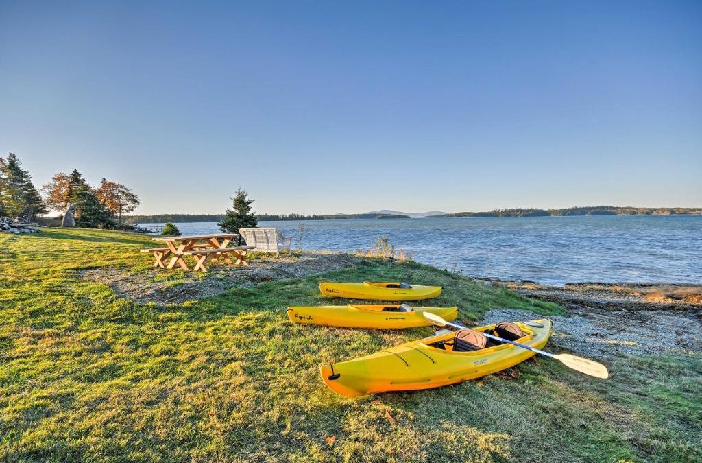 East Sullivan House | Oceanfront Sullivan Cottage on 6 Acres with Kayak!