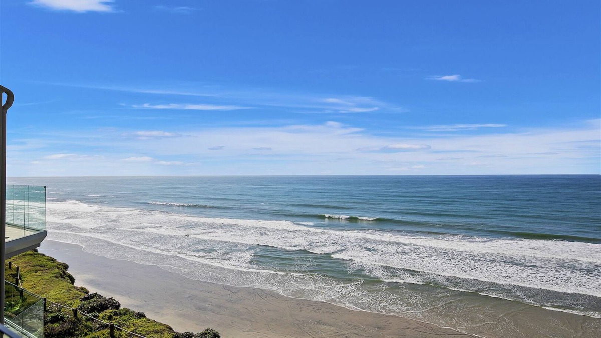 Solana Beach Condo | Oceanfront, Top-Floor, Gorgeous New Remodel in Solana Beach!