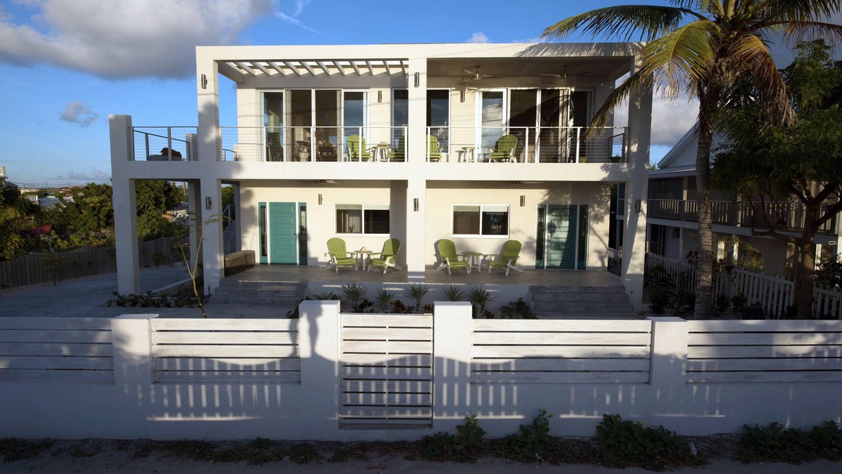 Cockburn Town Villa | OCEANFRONT - TURTLE SUITE AT DRIFT VILLA