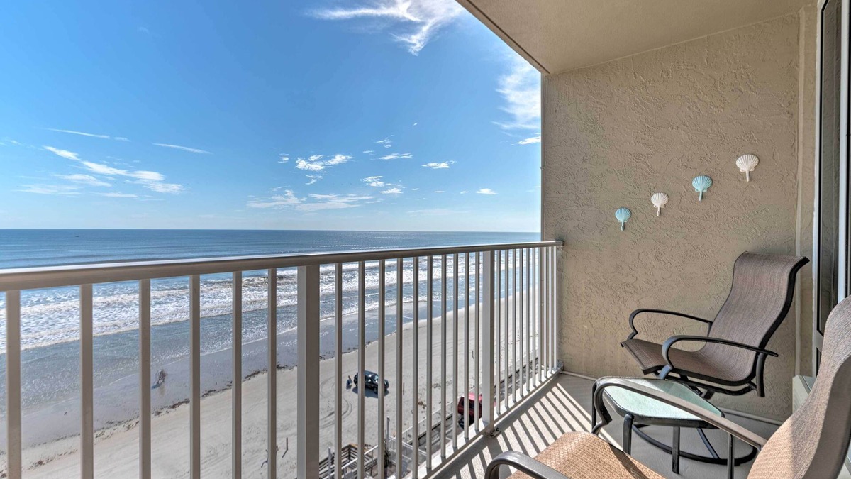 Daytona Beach Shores Apartment | Oceanfront Daytona Beach Studio w/Balcony!