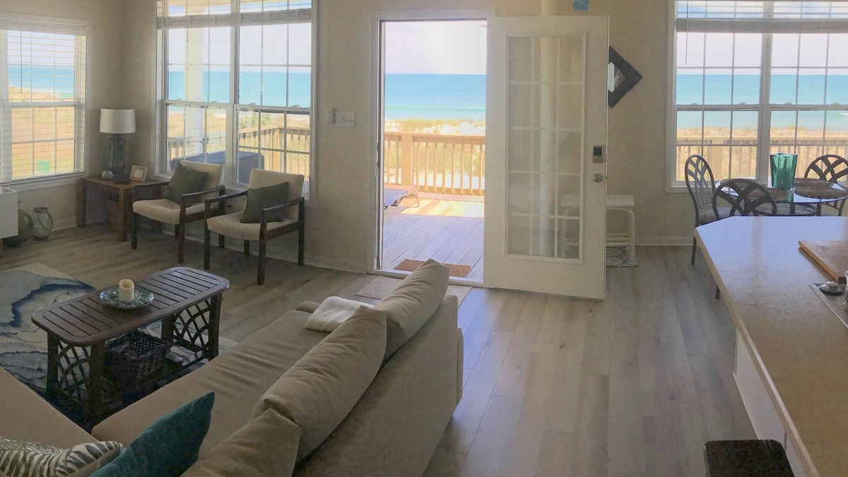 McCutcheon Field House | OCEANFRONT, Chic Décor, Private Beach Access!