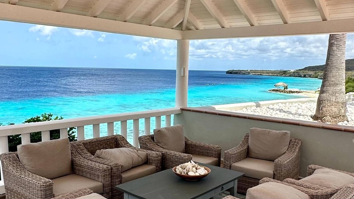 St. Marie Villa | OceanFront Villa-10Guests-Pool-Full AC-2 min walk to the Beach-Restaurants, Spa.