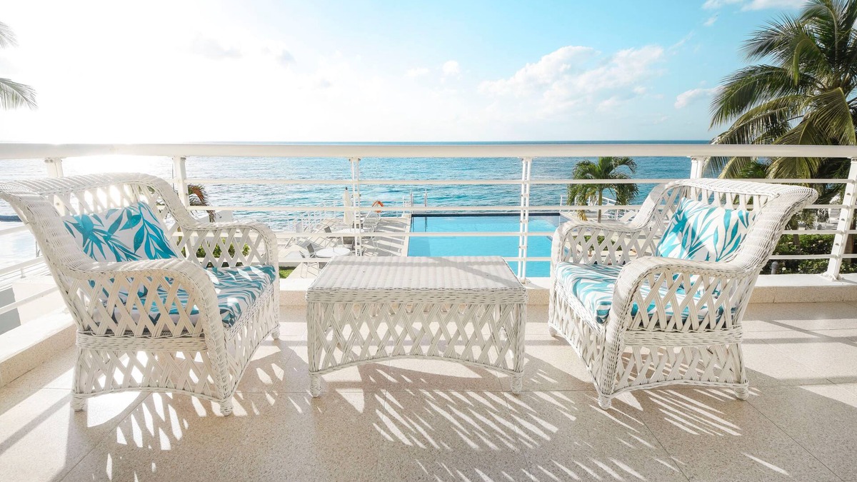 Zona Hotelera Norte Condo | Oceanfront View in Chic Condo Nah Ha 201