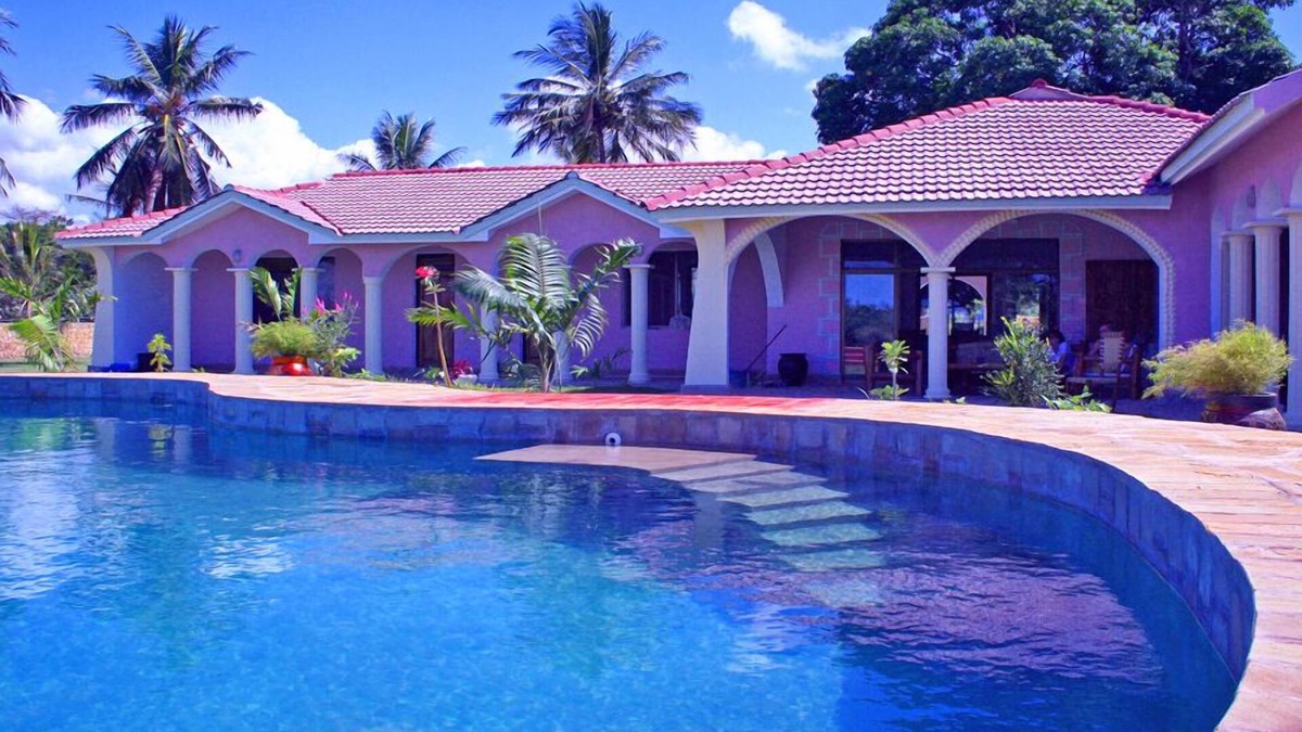 Mtwapa Villa | Oceanfront Villa In North Coast Near Mombasa | Staff, 16m Pool, 3000m² Park, A/C
