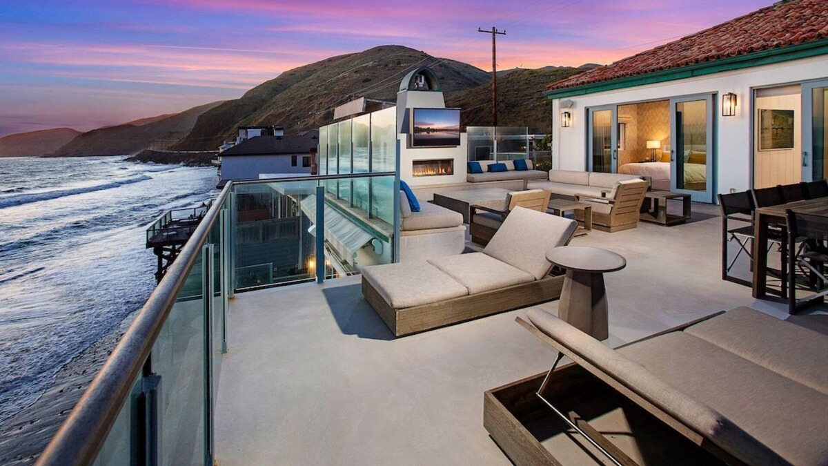 Malibu Villa | Oceanfront Villa - Private Beach/Sauna/Jacuzzi