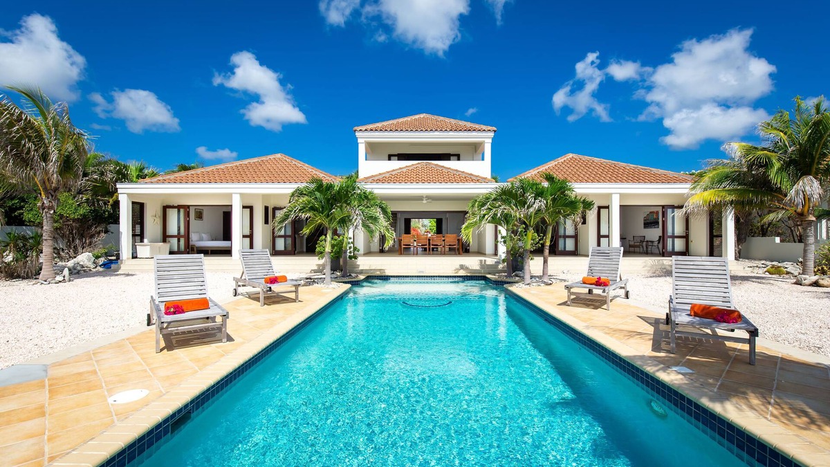 St. Marie Villa | Oceanfront Villa w/5 bedrooms & pool -Near Beaches & Restaurants - Coral Estate