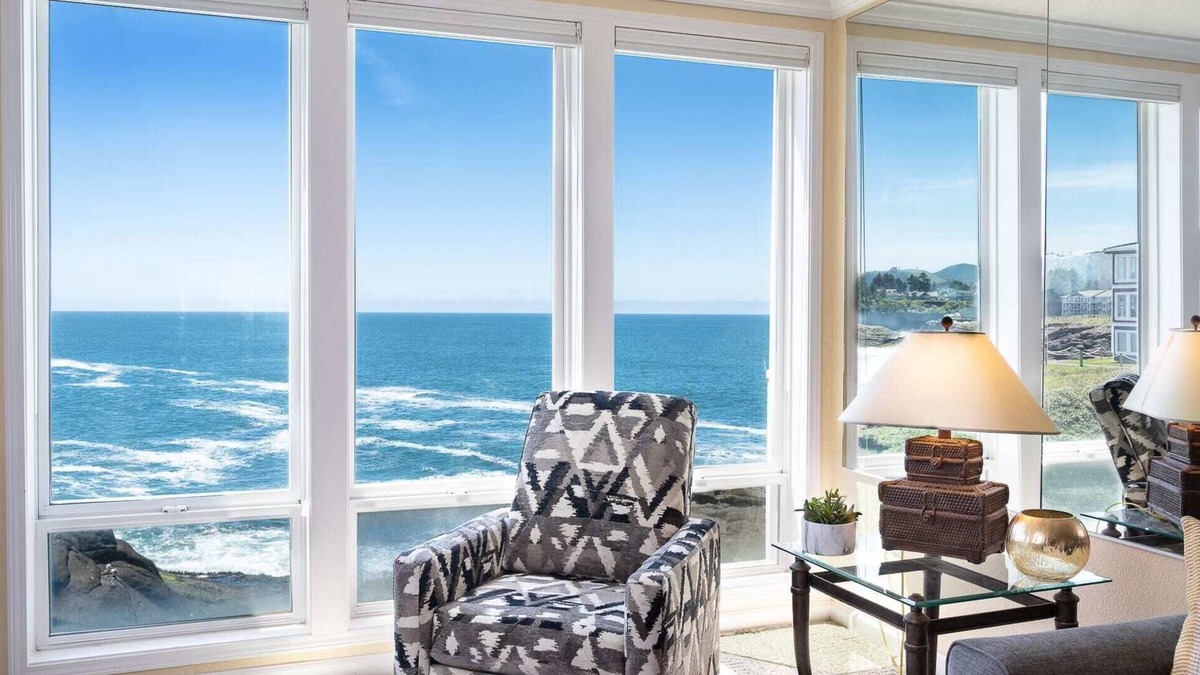 Depoe Bay Condo | Oceanfront, Whale Watching, Pool | The Lighthouse