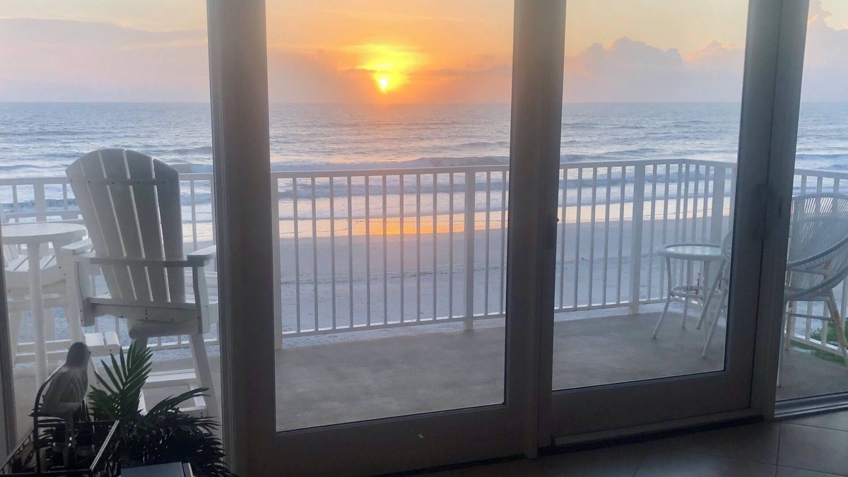 New Smyrna Beach Condo | Oceanfront Winter Escape March/April Availability –Fully Renovated 2BR/2BA Condo