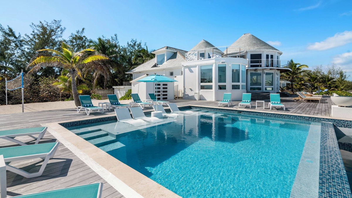 Great Exuma House | OCEANFRONT, with spectacular infinity pool on Tar Bay. An Exuma paradise.